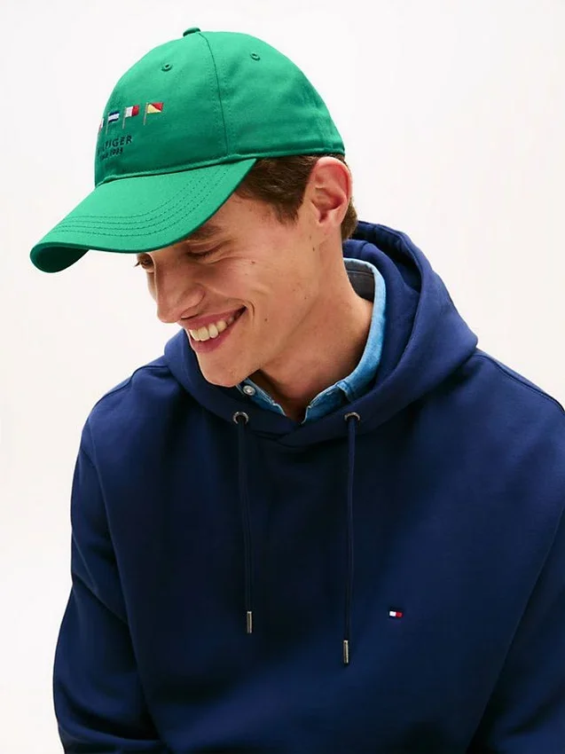 Baseballcap mit gestickten nautischen Flaggen Baseballcap mit gestickten nautischen Flaggen