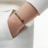 Boho-Armband mit bunten Perlen Boho-Armband mit bunten Perlen