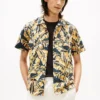 Camp-Hemd mit Palmblatt-Print und Papier-Touch Camp-Hemd mit Palmblatt-Print und Papier-Touch
