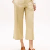 Chino mit Gürtel und weitem Bein Chino mit Gürtel und weitem Bein