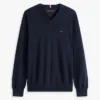 Einfarbiger Pullover mit V-Ausschnitt und Logo