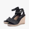 Espadrille-Sandale mit Keilabsatz aus Raffia Espadrille-Sandale mit Keilabsatz aus Raffia