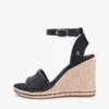 Espadrille-Sandale mit Keilabsatz aus Raffia Espadrille-Sandale mit Keilabsatz aus Raffia