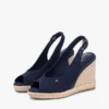 Espadrille-Sandale mit Keilabsatz und Fersenriemen
