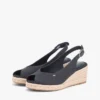 Espadrille-Sandale mit Keilabsatz und Fersenriemen
