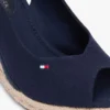 Espadrille-Sandale mit Keilabsatz und Fersenriemen