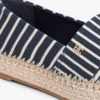 Espadrilles mit Streifenmuster und Plateausohle