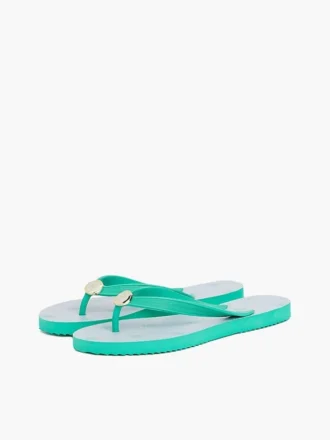 Flip-Flops mit Metallbeschlägen und Monogramm-Print