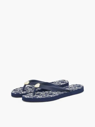 Flip-Flops mit Metallbeschlägen und TH-Schriftzug