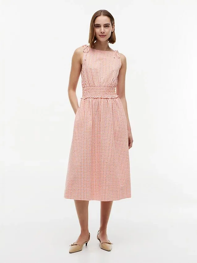 Gerafftes Gingham-Seersucker-Midi-Kleid Gerafftes Gingham-Seersucker-Midi-Kleid
