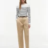 Gestreifter Pullover mit U-Boot-Ausschnitt Gestreifter Pullover mit U-Boot-Ausschnitt