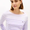 Gestreifter Pullover mit U-Boot-Ausschnitt Gestreifter Pullover mit U-Boot-Ausschnitt