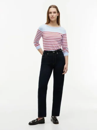 Gestreifter Pullover mit U-Boot-Ausschnitt Gestreifter Pullover mit U-Boot-Ausschnitt