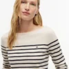 Gestreifter Pullover mit U-Boot-Ausschnitt Gestreifter Pullover mit U-Boot-Ausschnitt