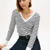 Gestreifter Pullover mit V-Ausschnitt Gestreifter Pullover mit V-Ausschnitt