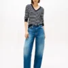 Gestreifter Pullover mit V-Ausschnitt Gestreifter Pullover mit V-Ausschnitt