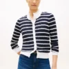 Gestreifter Strickcardigan mit Zopfmuster Gestreifter Strickcardigan mit Zopfmuster