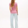 Gestreiftes „Favorite“-T-Shirt mit V-Ausschnitt