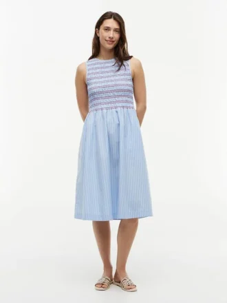 Gestreiftes, gerafftes Midi-Kleid aus Popeline