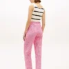 Gingham-Seersucker-Hose mit Gürtel und konischem Schnitt Gingham-Seersucker-Hose mit Gürtel und konischem Schnitt