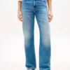 Jeans mit mittlerer Leibhöhe und geradem, lockerem Schnitt Jeans mit mittlerer Leibhöhe und geradem, lockerem Schnitt