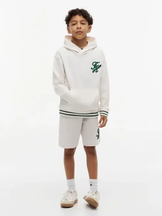 Kinder-Hoodie mit gesticktem Monogramm
