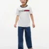 Kinder-T-Shirt mit Flaggenstreifen-Logo Kinder-T-Shirt mit Flaggenstreifen-Logo