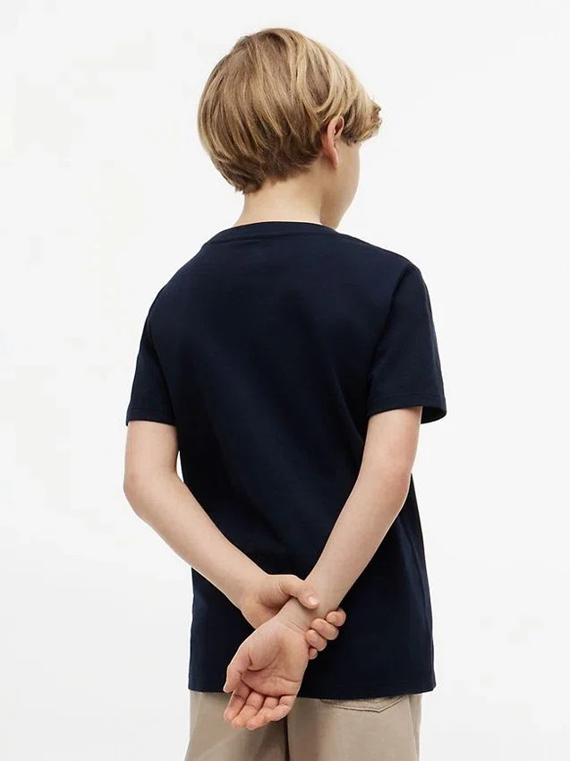 Kinder-T-Shirt mit Flaggenstreifen-Logo Kinder-T-Shirt mit Flaggenstreifen-Logo