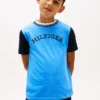 Kinder-T-Shirt mit Monotype-Logo und Farbblock-Design Kinder-T-Shirt mit Monotype-Logo und Farbblock-Design