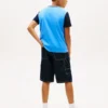 Kinder-T-Shirt mit Monotype-Logo und Farbblock-Design Kinder-T-Shirt mit Monotype-Logo und Farbblock-Design