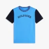 Kinder-T-Shirt mit Monotype-Logo und Farbblock-Design Kinder-T-Shirt mit Monotype-Logo und Farbblock-Design