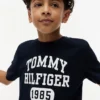 Kinder-T-Shirt mit Varsity-Logo Kinder-T-Shirt mit Varsity-Logo