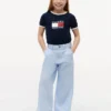Kinderhose mit hoher Taille und weitem Bein Kinderhose mit hoher Taille und weitem Bein