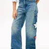 Kinderjeans mit Sternmotiv, hohem Bund und weitem Bein Kinderjeans mit Sternmotiv, hohem Bund und weitem Bein