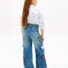 Kinderjeans mit Sternmotiv, hohem Bund und weitem Bein Kinderjeans mit Sternmotiv, hohem Bund und weitem Bein