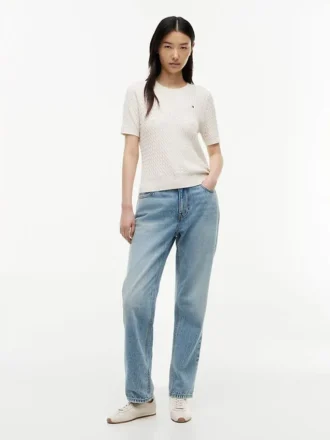 Klassische Straight-Jeans mit hoher Leibhöhe Klassische Straight-Jeans mit hoher Leibhöhe