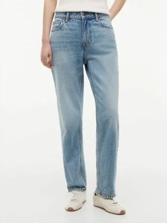 Klassische Straight-Jeans mit hoher Leibhöhe Klassische Straight-Jeans mit hoher Leibhöhe