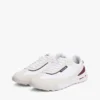 Klassischer Laufsneaker aus Wildleder