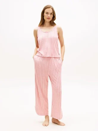 Kurzes Tanktop & Hose im Schlafanzug-Set Kurzes Tanktop & Hose im Schlafanzug-Set