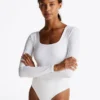Langärmeliger Body mit quadratischem Ausschnitt Langärmeliger Body mit quadratischem Ausschnitt