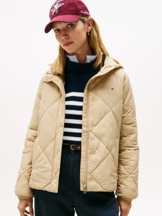 Leichte, wattierte Steppjacke mit Kapuze Leichte, wattierte Steppjacke mit Kapuze