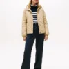 Leichte, wattierte Steppjacke mit Kapuze Leichte, wattierte Steppjacke mit Kapuze