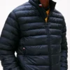 Leichte, zusammenfaltbare Jacke Leichte, zusammenfaltbare Jacke