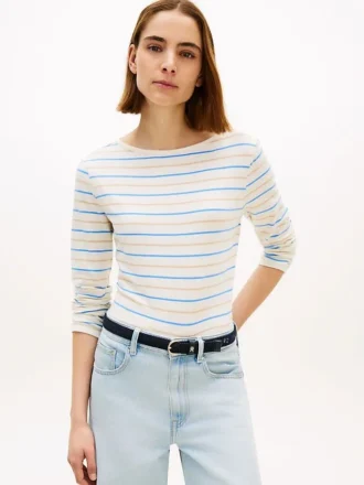 Leichtes T-Shirt mit U-Boot-Ausschnitt Leichtes T-Shirt mit U-Boot-Ausschnitt