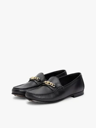 Loafer aus Leder mit Kettenverzierung