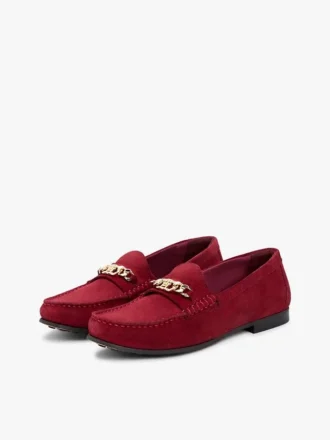 Loafer aus Wildleder mit Kettenverzierung