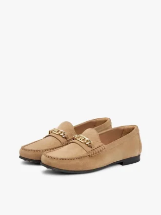Loafer aus Wildleder mit Kettenverzierung