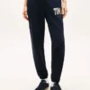 Mehrfarbige Sweathose mit Tommy-Logo im Varsity-Stil Mehrfarbige Sweathose mit Tommy-Logo im Varsity-Stil