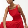 Midi-Kleid aus Seersucker mit Stufen Midi-Kleid aus Seersucker mit Stufen