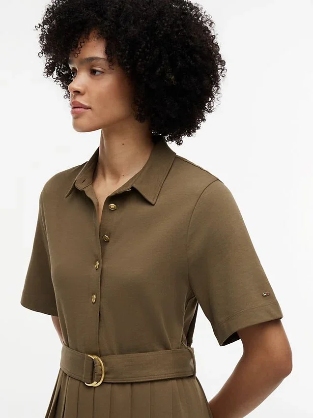 Midi-Kleid aus verschiedenen Materialien mit Plissee Midi-Kleid aus verschiedenen Materialien mit Plissee